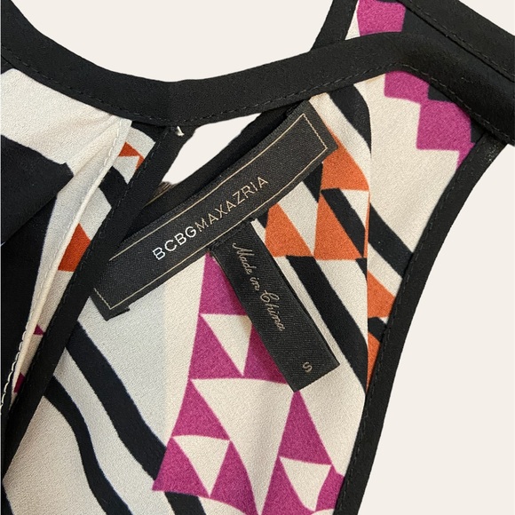 BCBG patterned sleeveless top - Picture 3 of 4